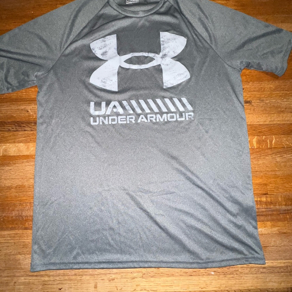 Under Armour Men Medium Charcoal Gray Loose Short Sleeve Crew Neck Active Shirt